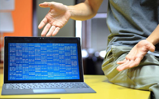  php实现聊天,php网页嵌入html页面怎么弄？